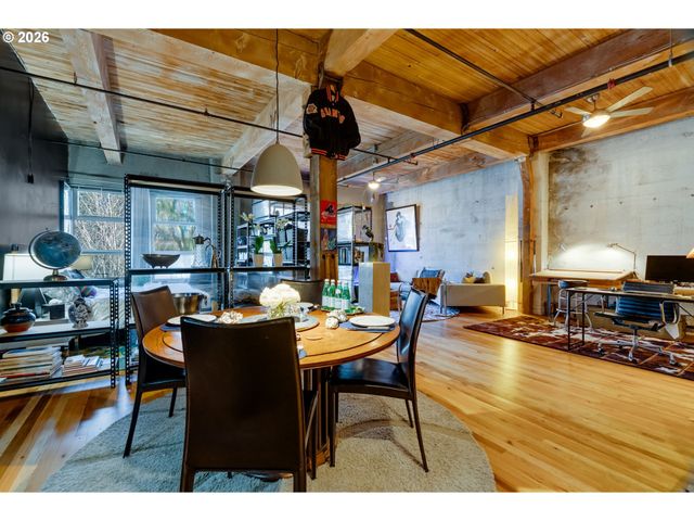 725 Nw FLANDERS St 204, Portland, OR 97209