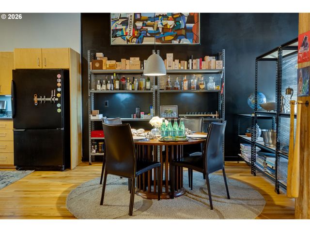 725 Nw FLANDERS St 204, Portland, OR 97209