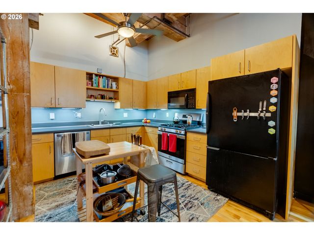 725 Nw FLANDERS St 204, Portland, OR 97209