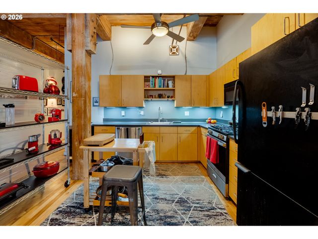 725 Nw FLANDERS St 204, Portland, OR 97209