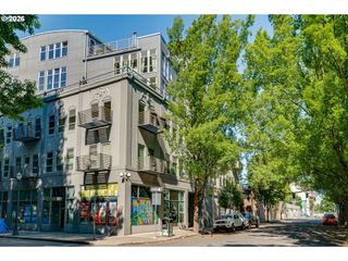 725 Nw FLANDERS St 204, Portland, OR 97209