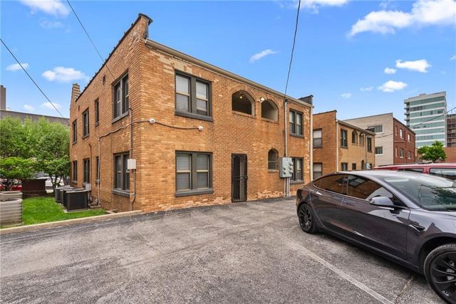 4508 Broadway Street, Kansas City, MO 64111