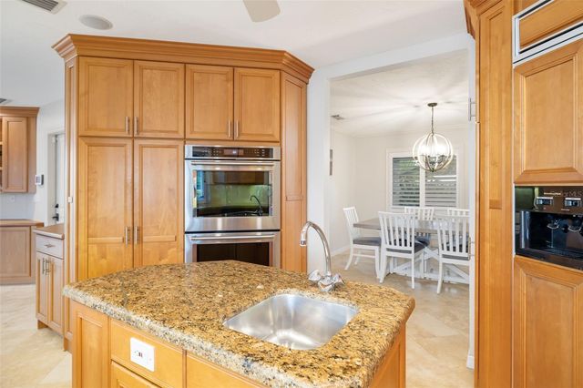 565 COMMONWEALTH PLACE, Sarasota, FL 34242