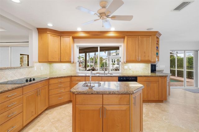 565 COMMONWEALTH PLACE, Sarasota, FL 34242