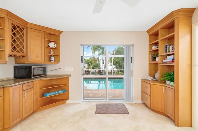 565 COMMONWEALTH PLACE, Sarasota, FL 34242