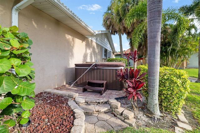 565 COMMONWEALTH PLACE, Sarasota, FL 34242