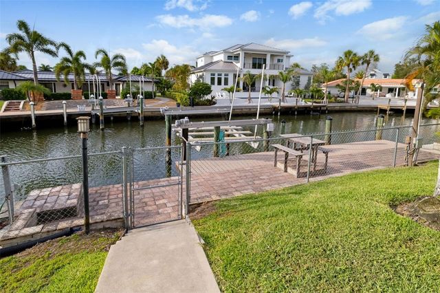 565 COMMONWEALTH PLACE, Sarasota, FL 34242