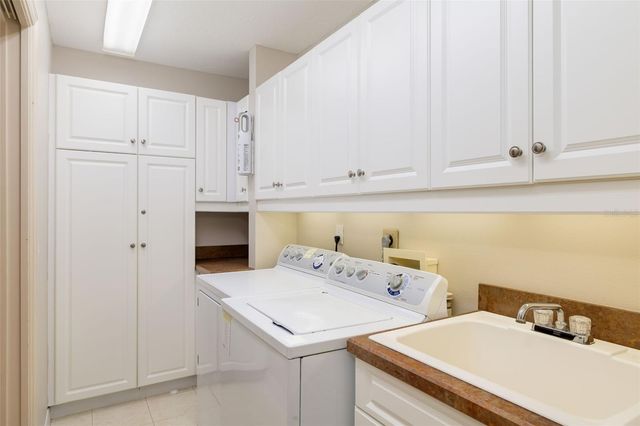 565 COMMONWEALTH PLACE, Sarasota, FL 34242