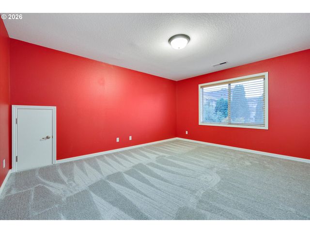 13115 Se NORMANDY Dr, Clackamas, OR 97015