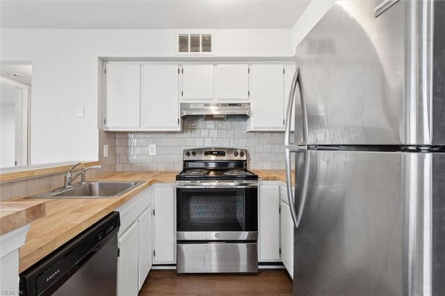 135 Nantucket PL, Newport News, VA 23606