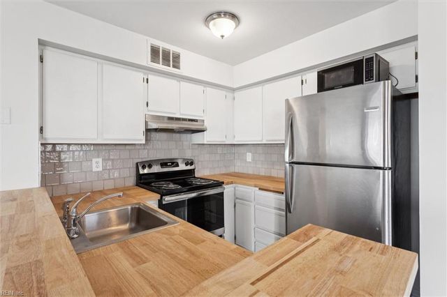 135 Nantucket PL, Newport News, VA 23606