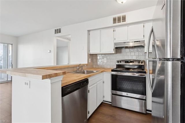 135 Nantucket PL, Newport News, VA 23606