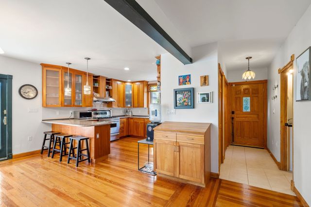17 Connecticut Ave, Blackstone, MA 01504