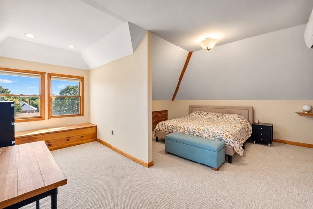 17 Connecticut Ave, Blackstone, MA 01504