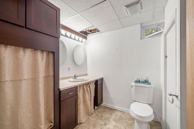 17 Connecticut Ave, Blackstone, MA 01504