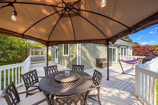 17 Connecticut Ave, Blackstone, MA 01504