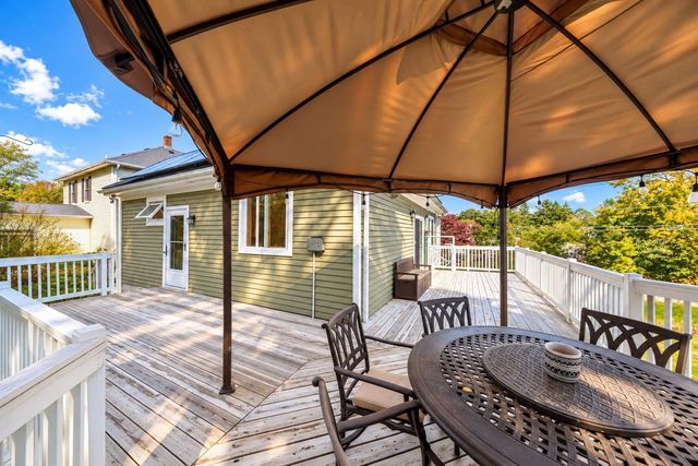 17 Connecticut Ave, Blackstone, MA 01504