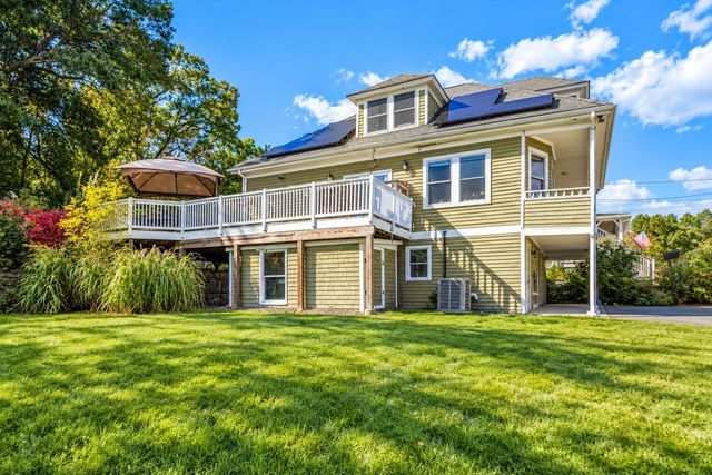 17 Connecticut Ave, Blackstone, MA 01504