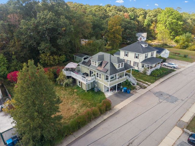 17 Connecticut Ave, Blackstone, MA 01504