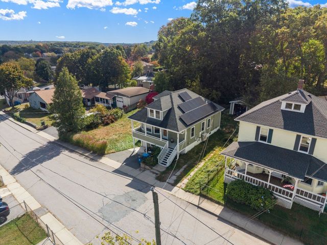 17 Connecticut Ave, Blackstone, MA 01504
