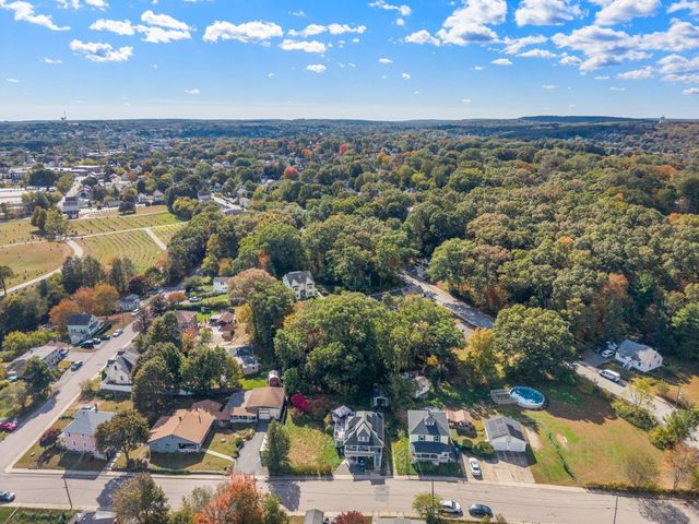 17 Connecticut Ave, Blackstone, MA 01504