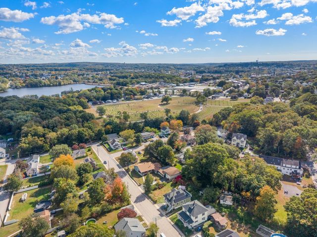17 Connecticut Ave, Blackstone, MA 01504