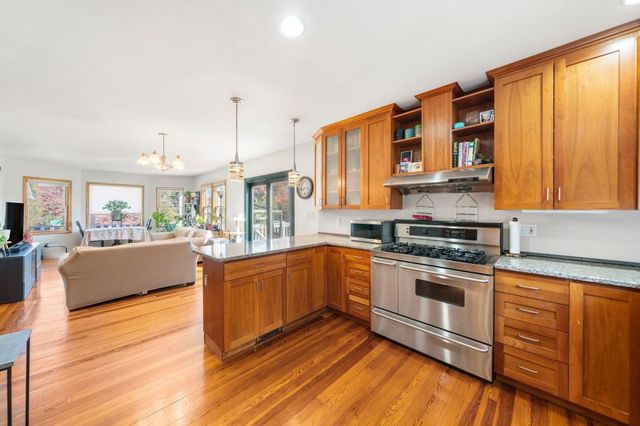 17 Connecticut Ave, Blackstone, MA 01504