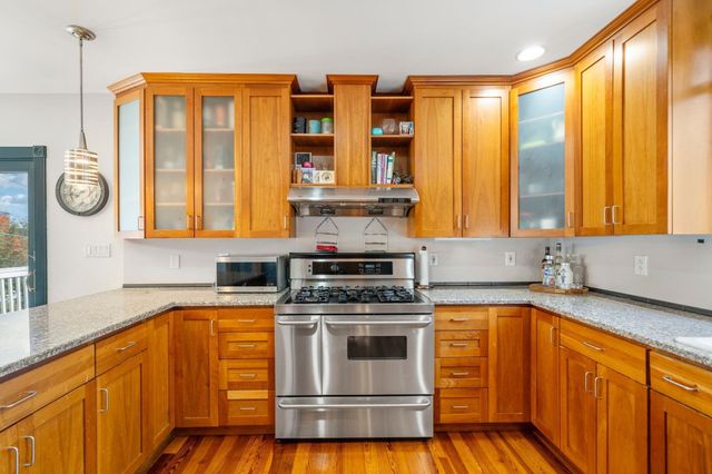 17 Connecticut Ave, Blackstone, MA 01504