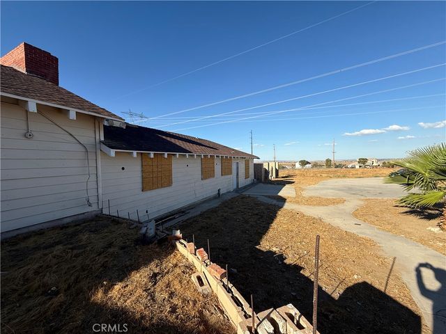 8539 W Avenue L, Lancaster, CA 93536