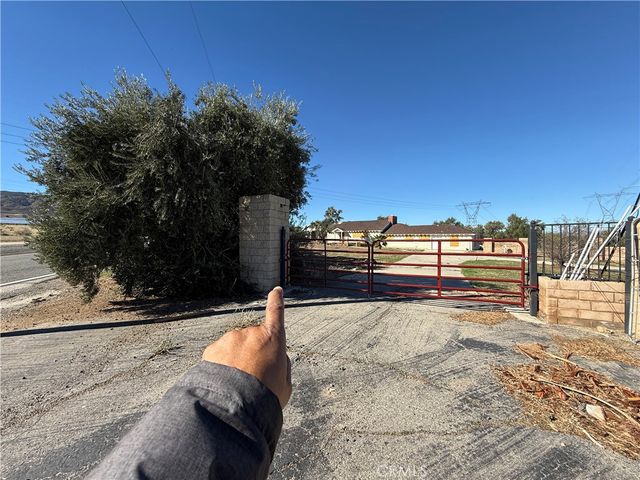 8539 W Avenue L, Lancaster, CA 93536
