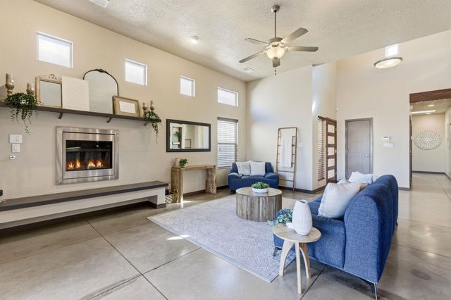 1323 Valle Lane NW, Albuquerque, NM 87107