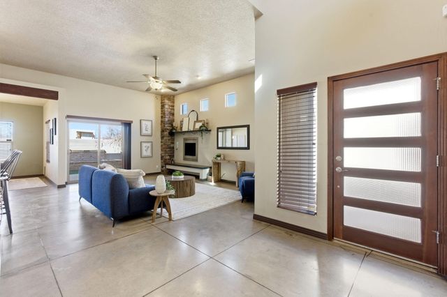 1323 Valle Lane NW, Albuquerque, NM 87107