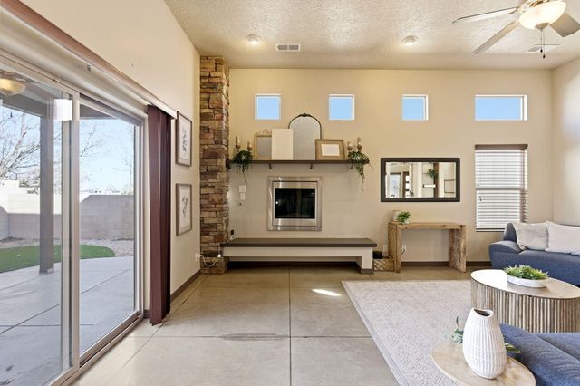 1323 Valle Lane NW, Albuquerque, NM 87107