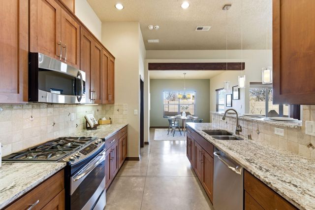 1323 Valle Lane NW, Albuquerque, NM 87107