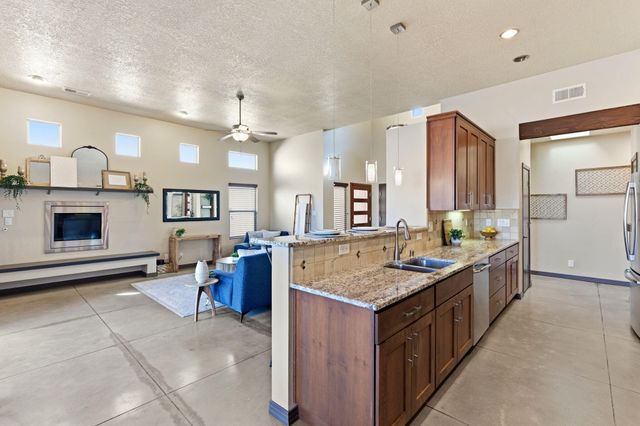 1323 Valle Lane NW, Albuquerque, NM 87107