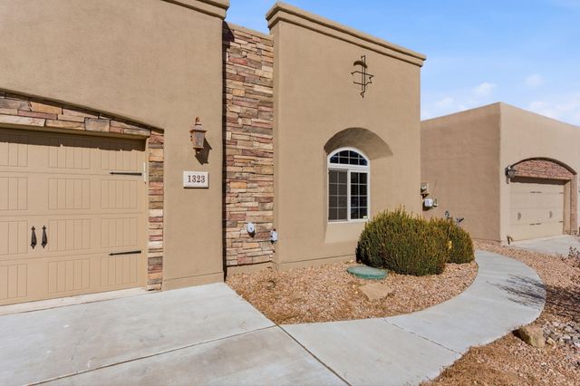 1323 Valle Lane NW, Albuquerque, NM 87107