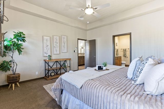 1323 Valle Lane NW, Albuquerque, NM 87107