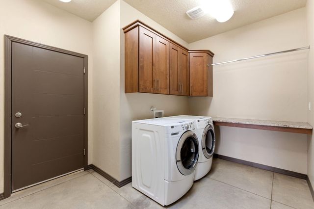 1323 Valle Lane NW, Albuquerque, NM 87107