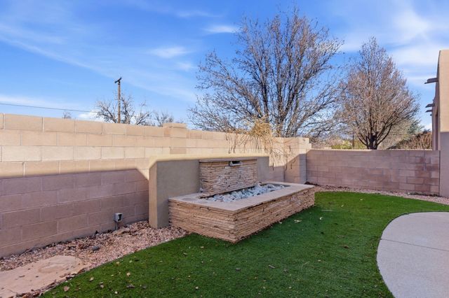 1323 Valle Lane NW, Albuquerque, NM 87107