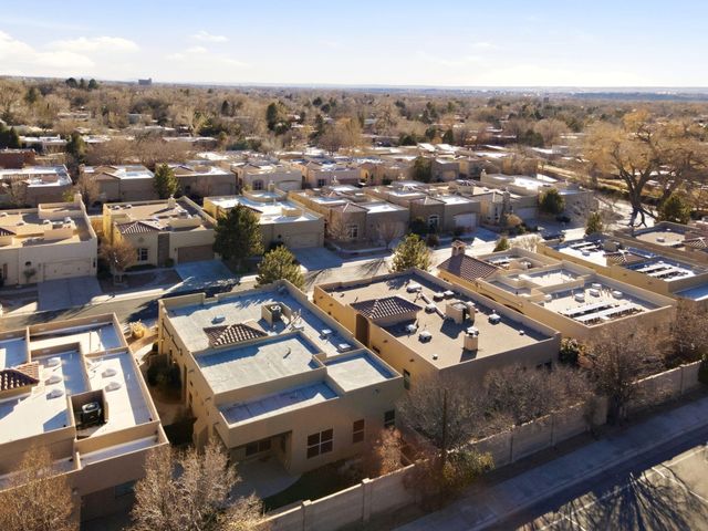 1323 Valle Lane NW, Albuquerque, NM 87107