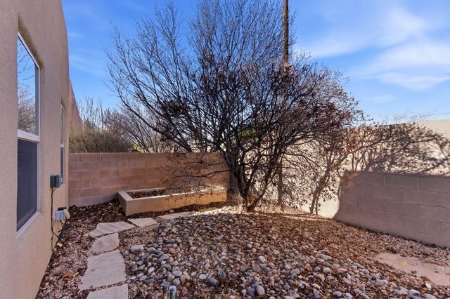 1323 Valle Lane NW, Albuquerque, NM 87107