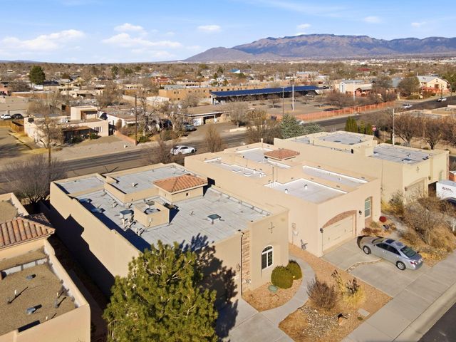 1323 Valle Lane NW, Albuquerque, NM 87107