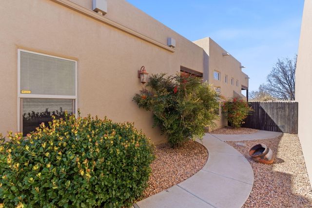 1323 Valle Lane NW, Albuquerque, NM 87107