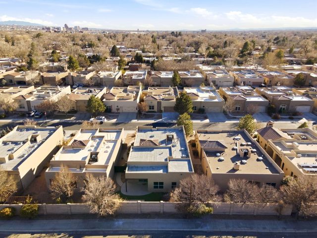1323 Valle Lane NW, Albuquerque, NM 87107