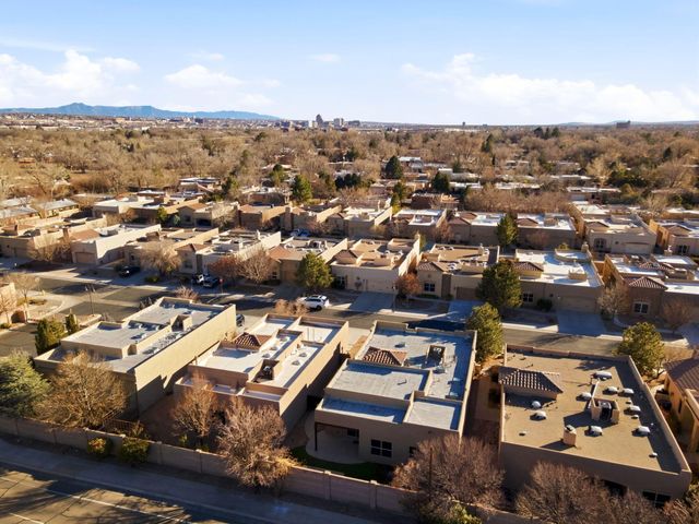 1323 Valle Lane NW, Albuquerque, NM 87107