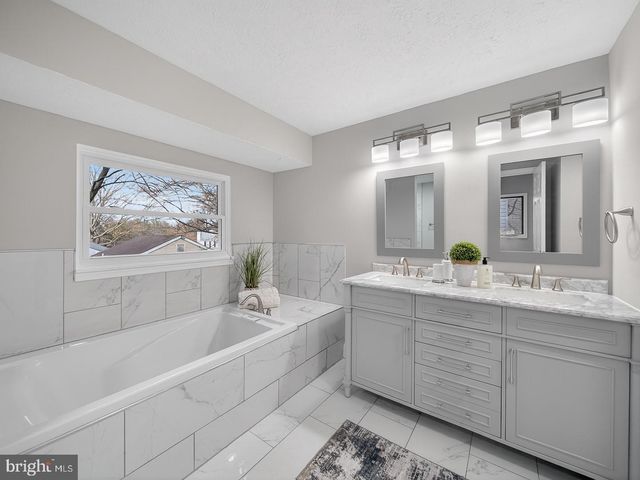 18011 SILVER LEAF DR, Gaithersburg, MD 20877