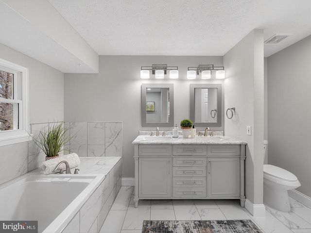 18011 SILVER LEAF DR, Gaithersburg, MD 20877