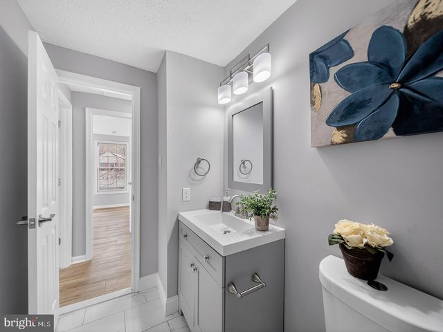 18011 SILVER LEAF DR, Gaithersburg, MD 20877