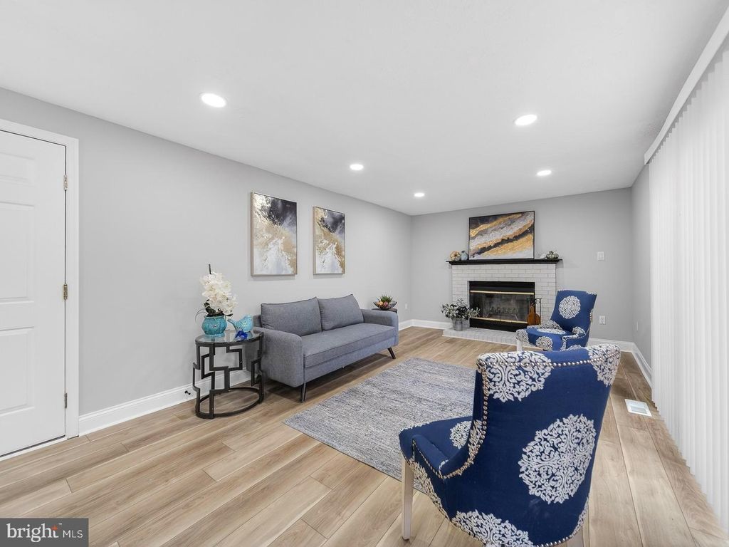 Image 13 of property listing at 18011 SILVER LEAF DR, Gaithersburg, MD 20877