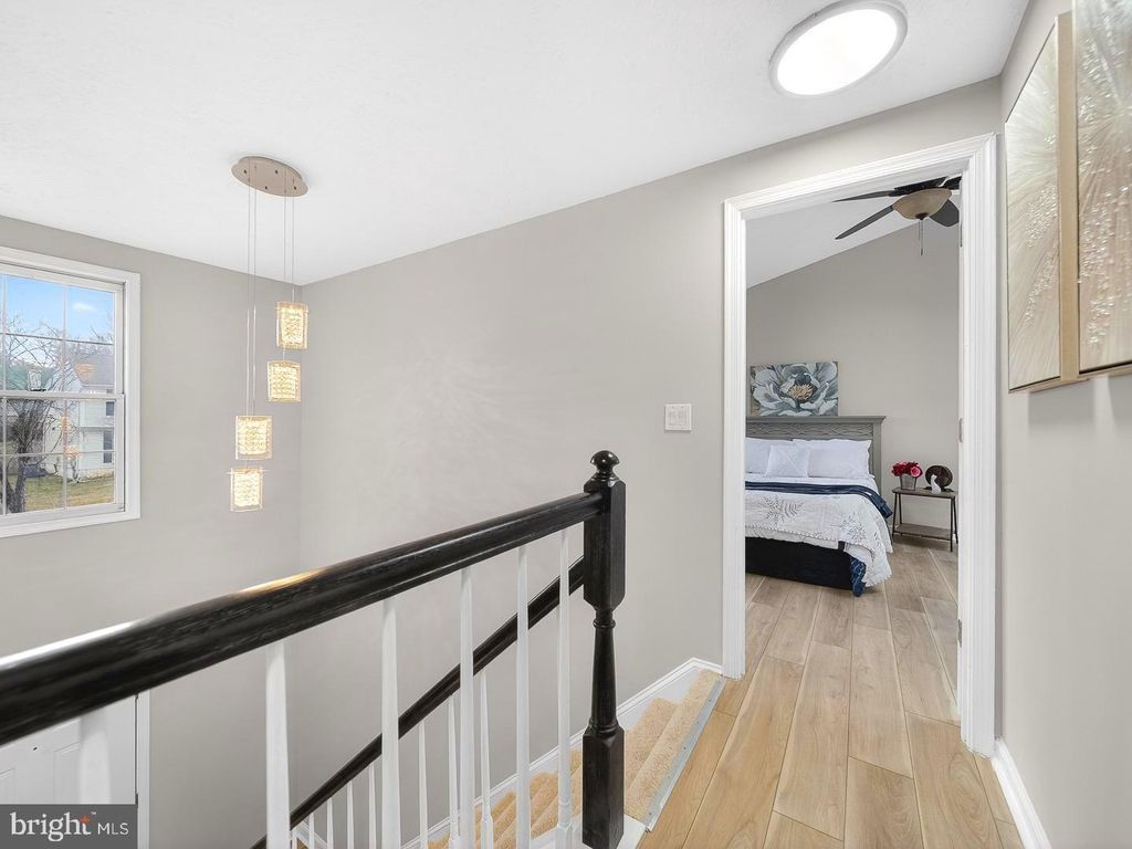 Image 16 of property listing at 18011 SILVER LEAF DR, Gaithersburg, MD 20877